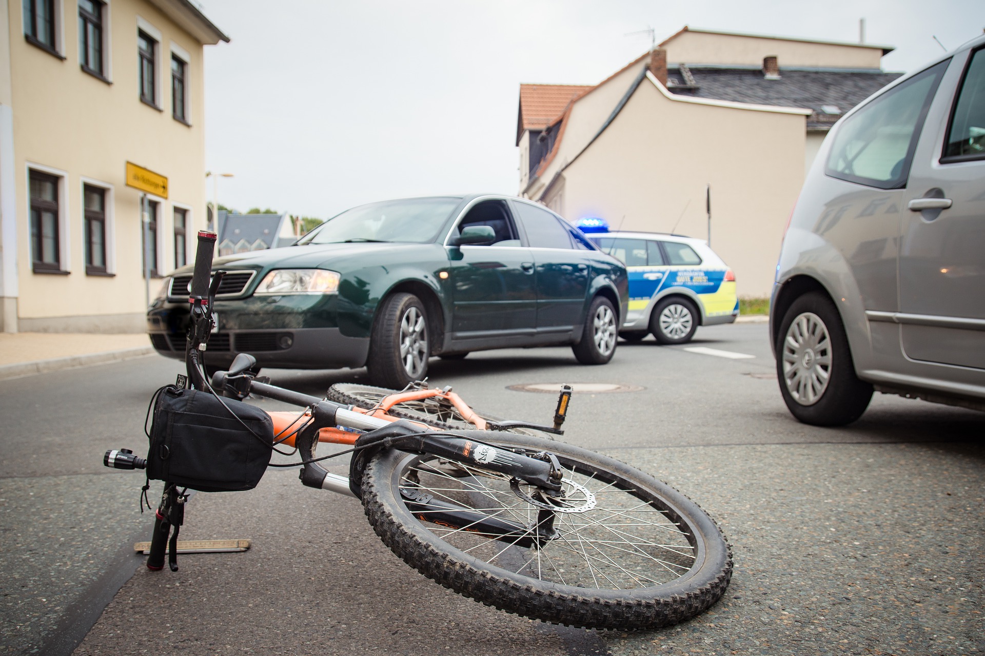 Pechowe potrącenie rowerzystki pod starostwem w Krotoszynie