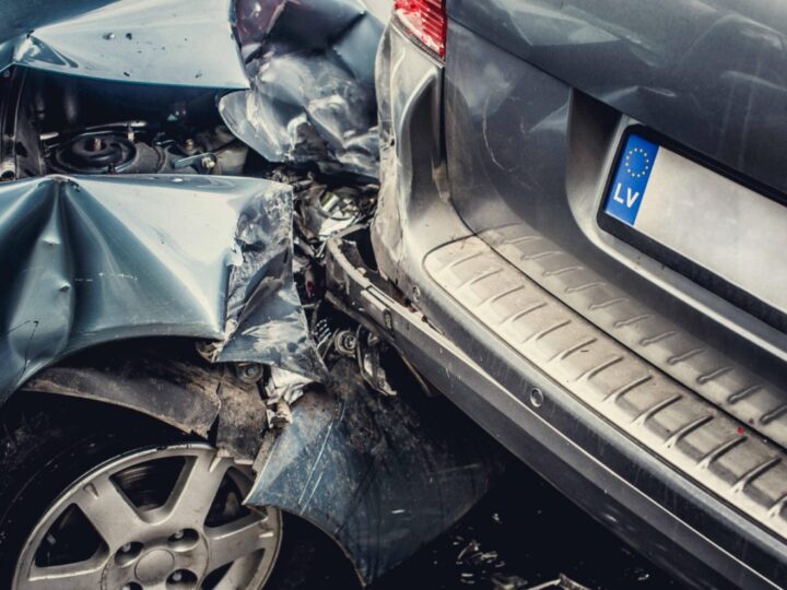 Przypadkowe zderzenie samochodu osobowego i radiowozu w Krotoszynie