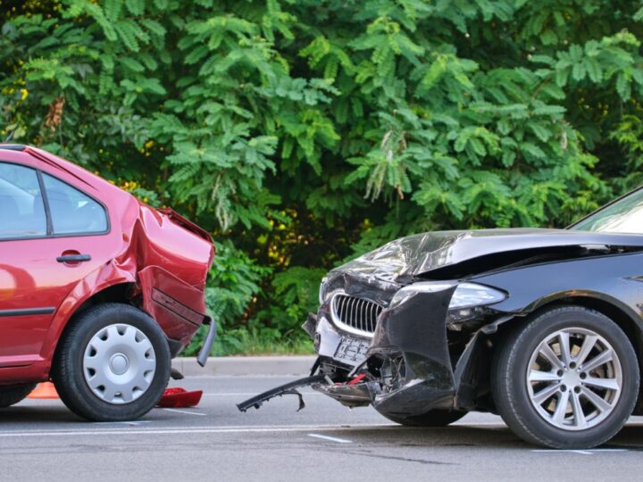 Tragiczny wypadek na trasie Wróżewy-Krotoszyn: samochód zderzył się z drzewem