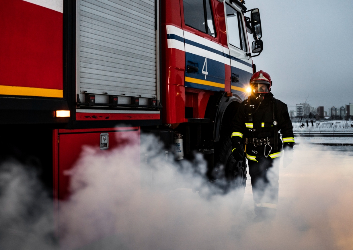Wielki pożar w Gałązkach – pięć zastępów straży pożarnej w akcji