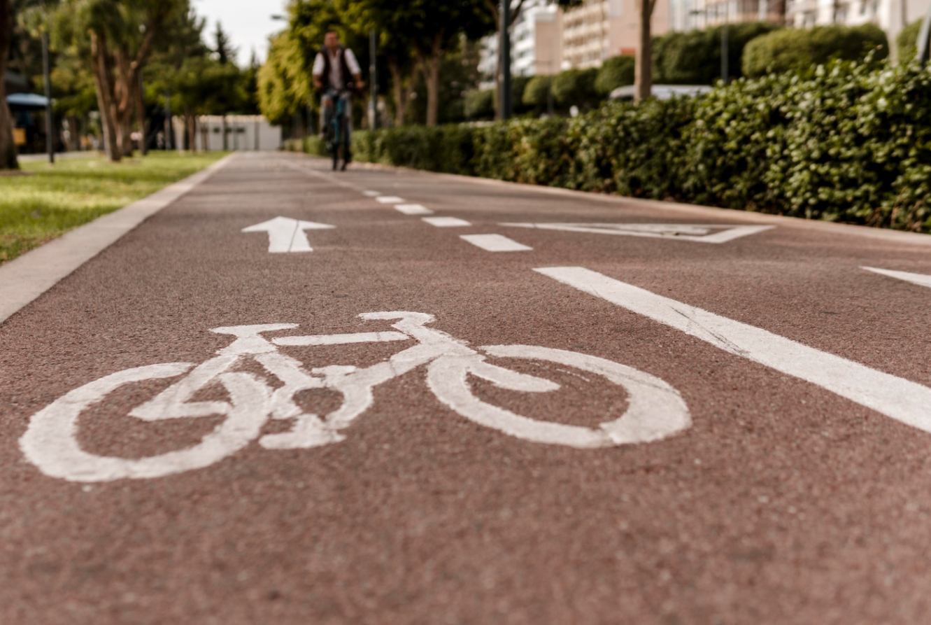 Transformacja i rozwinięcie trasy dla pieszych i rowerzystów na ulicy Promenada w Krotoszynie poprzez rewitalizację przyległych terenów zielonych