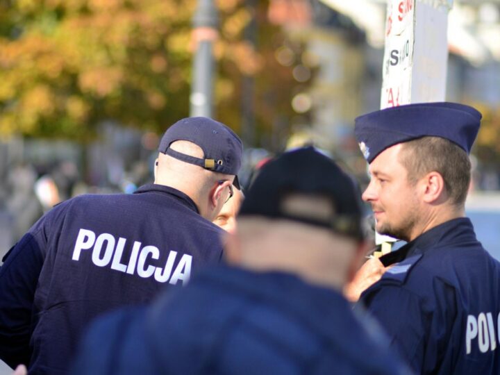 Incydent na ulicy Ostrowskiej: Nietrzeźwy rowerzysta próbował uniknąć kontroli