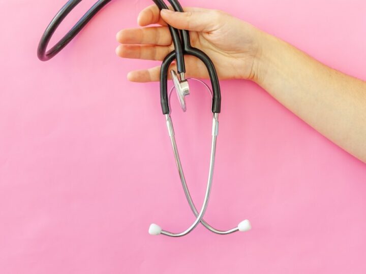 Międzypokoleniowa gimnastyka w Kubusiu z seniorkami z Klubu Pogodna Jesień