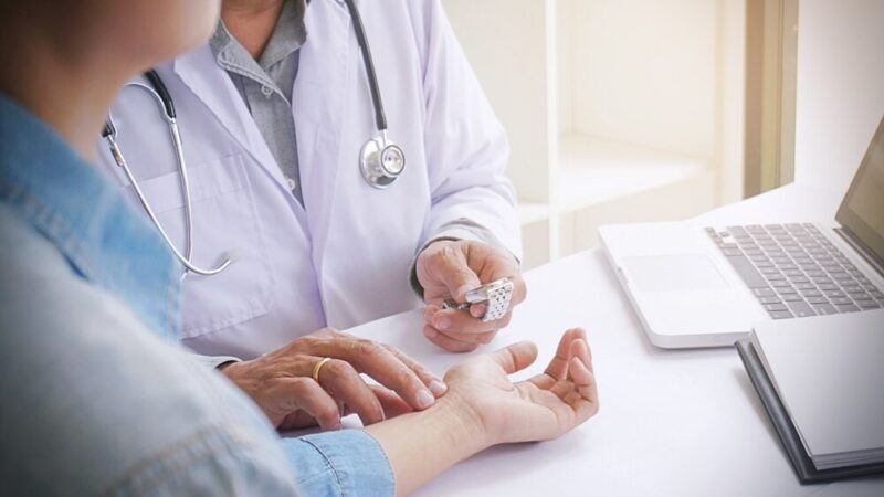 Krotoszyn buduje sieć AED – bezpieczeństwo mieszkańców na pierwszym miejscu