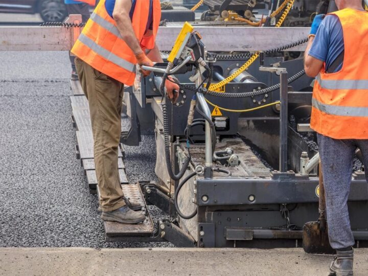 Przygotowania do przebudowy ul. Wiejskiej w Wielowsi – nowa jezdnia i chodnik w planach