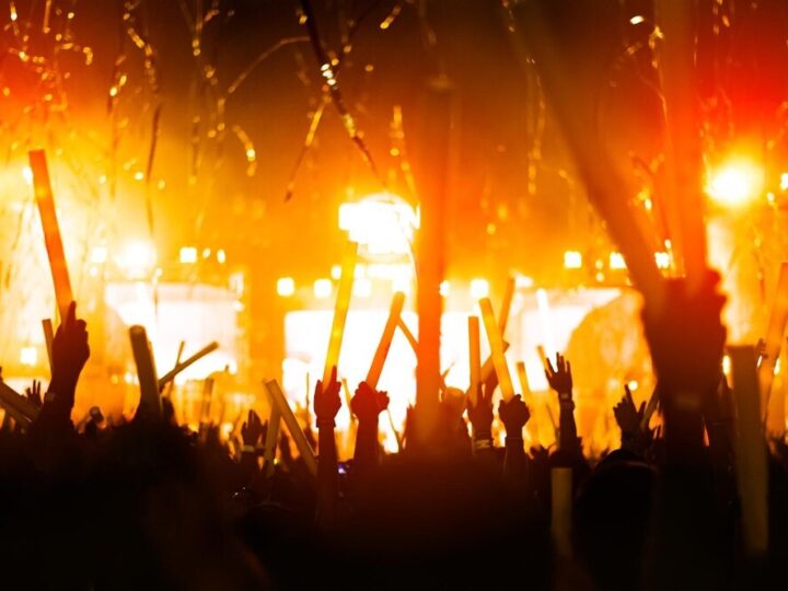 Muzyczne wspomnienia: Koncert fortepianowy „Przeboje naszych mam” z Karoliną Ziemlicką i Panem Olkiem