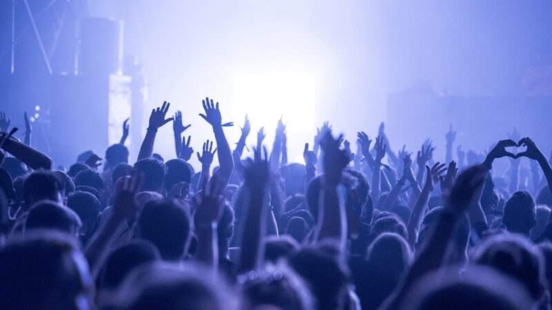 Polska Muzyka na Błoniach – Niezapomniana Noc z Klubowymi Brzmieniami!